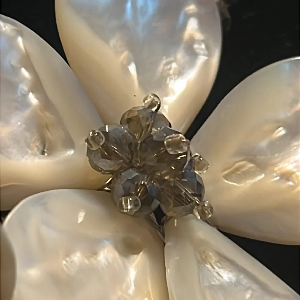 Babylonian Shell & AB crystals necklace - Picture 7 of 9